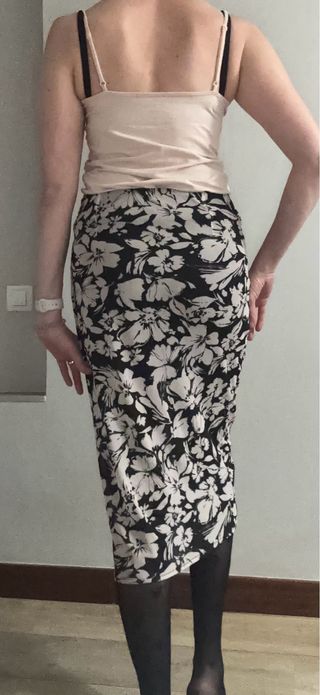 Falda larga estampada flores B/N