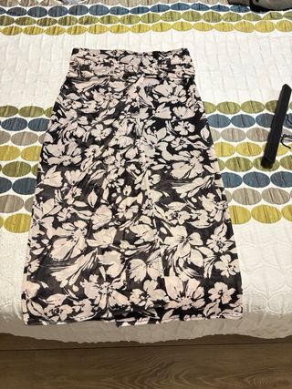 Falda larga estampada flores B/N