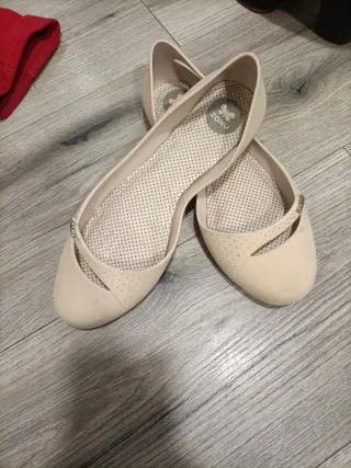 Sabrinas Zaxy bege com algum uso