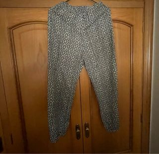 Pantalón estampado geométrico