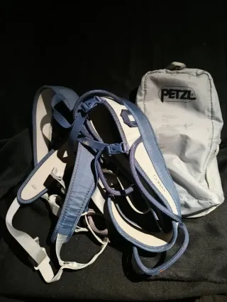 Arnés Petzl Corax Gris