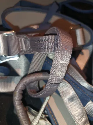Arnés Petzl Corax Gris