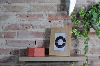 Pezzo ottagonale rustico in cemento rosso