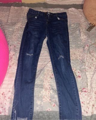 Pantalón vaquero roto azul