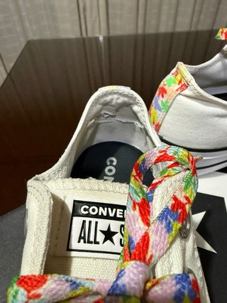 Converse blancas T.39 con cordones multicolor