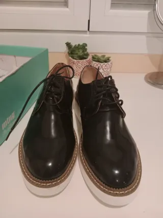 Zapatos MTNG Blucher Negro Charol