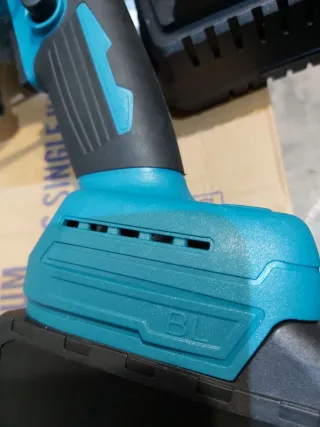 Sierra Circular 125mm + 2 Baterías tipo Makita