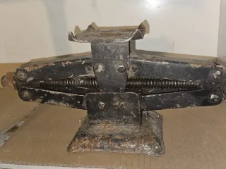 Arnés de seguridad azul y amarillo