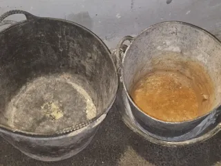 Arnés de seguridad azul y amarillo