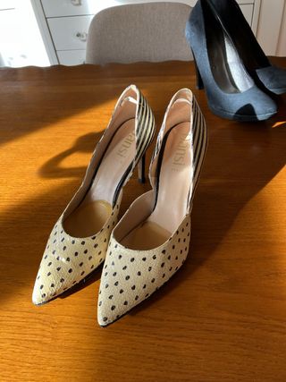 Zapatos de tacón Ponsi beige y negro