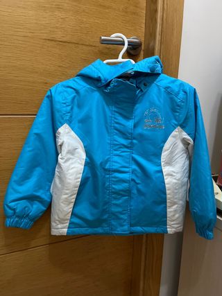 Chaqueta de nieve infantil azul y blanca. 3-4 años