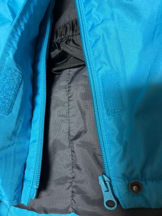 Chaqueta de nieve infantil azul y blanca. 3-4 años