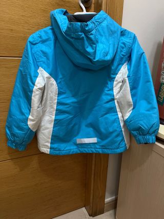 Chaqueta de nieve infantil azul y blanca. 3-4 años