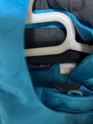 Chaqueta de nieve infantil azul y blanca. 3-4 años