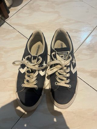 Zapatillas Converse azules y blancas
