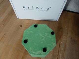 Pezzo ottagonale rustico in cemento verde