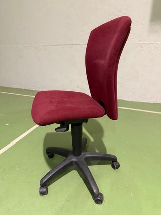 Sillón de oficina ergonómico rojo