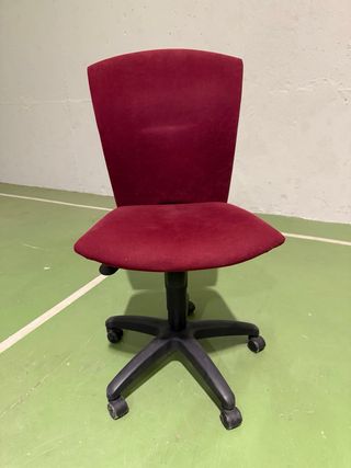 Sillón de oficina ergonómico rojo