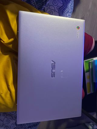 Portátil ASUS Plata/Morado como nuevo