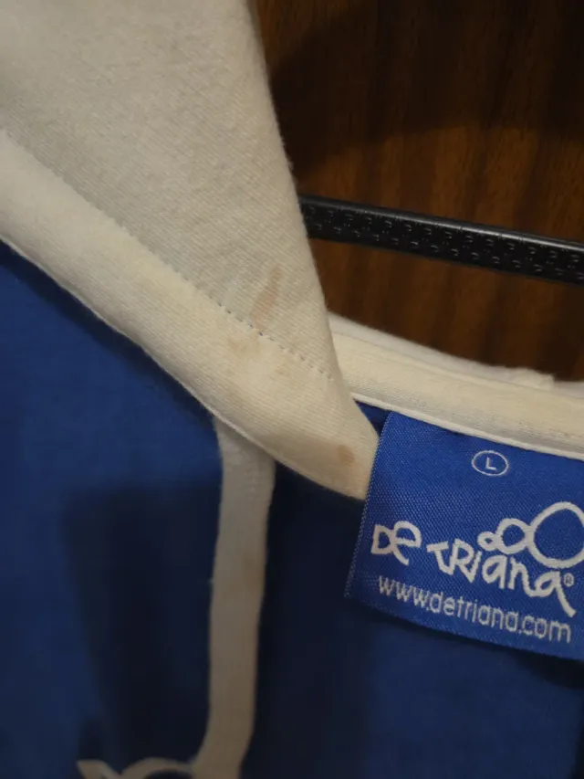 Moletom azul com capuz e bolso