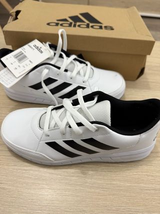 Zapatillas Adidas Blancas y Negras