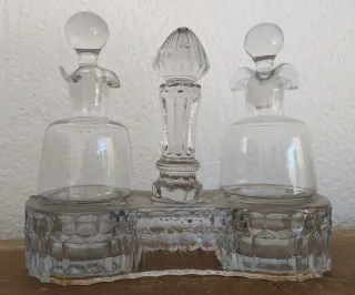 Set di 2 bottiglie di vetro antiche