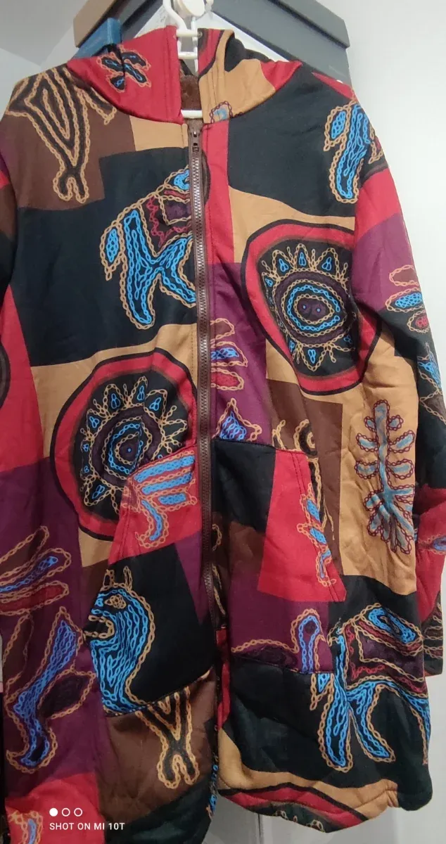 Chaqueta estampada multicolor con cremallera