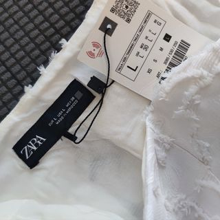 Minifalda ZARA relieve floral Talla L