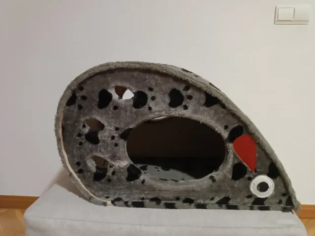 Rascador y caseta para gato