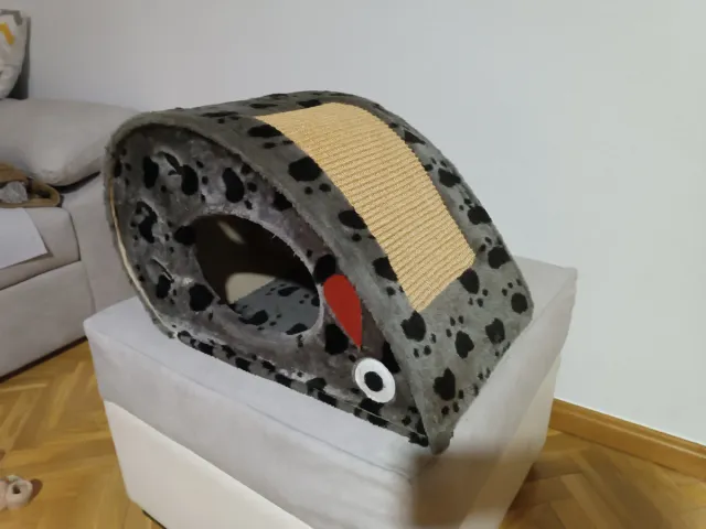 Rascador y caseta para gato