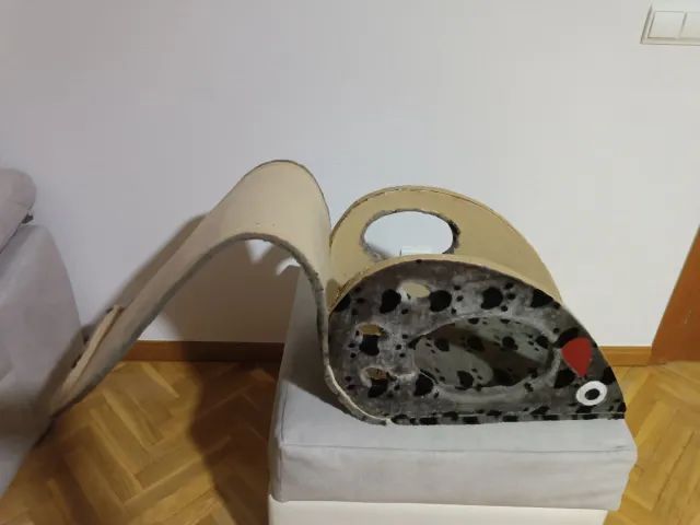 Rascador y caseta para gato