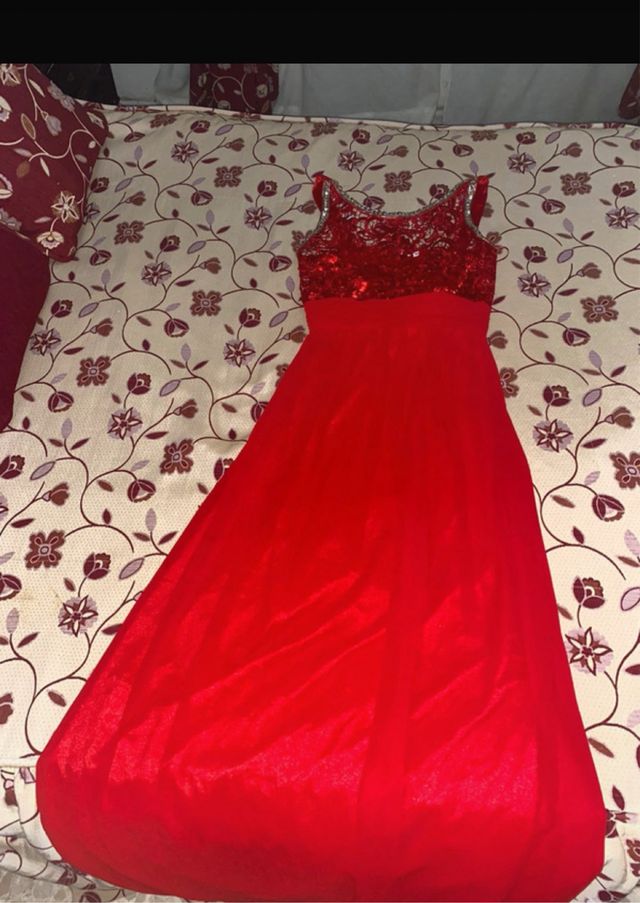 Vestido rojo perlas y encaje