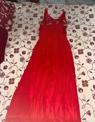 Vestido rojo perlas y encaje