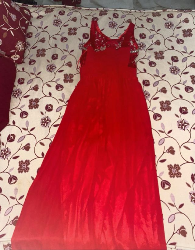 Vestido rojo perlas y encaje