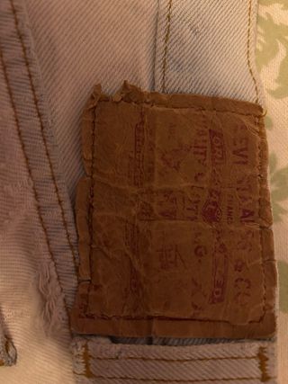 Pantalón Levi's desgastado
