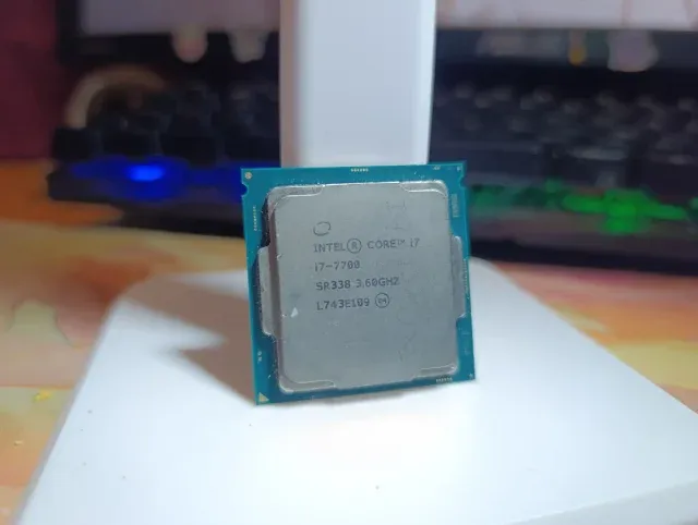 i7-7700 con opcion a delid (gratuito)