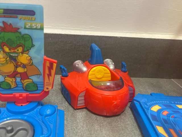 Superthing Training tower  en su embalaje original