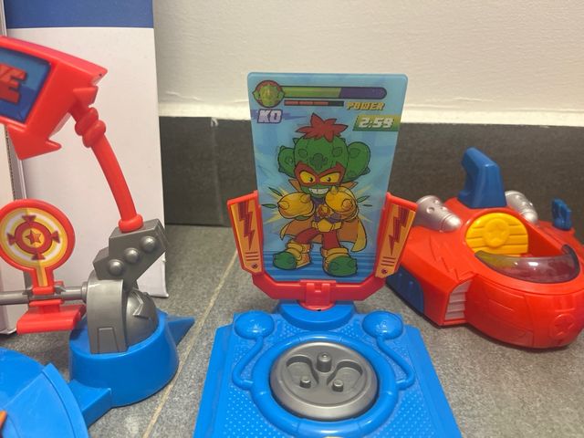 Superthing Training tower  en su embalaje original