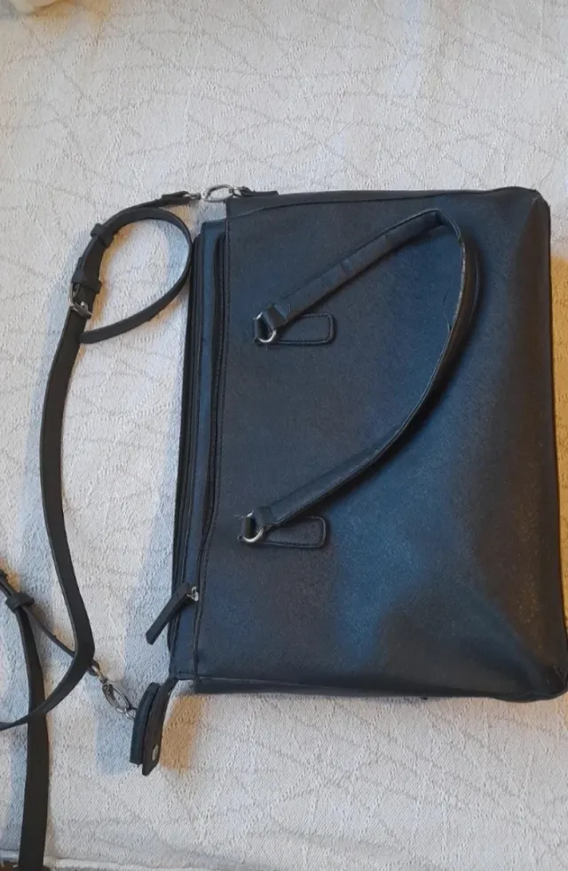 Bolso negro para universidad