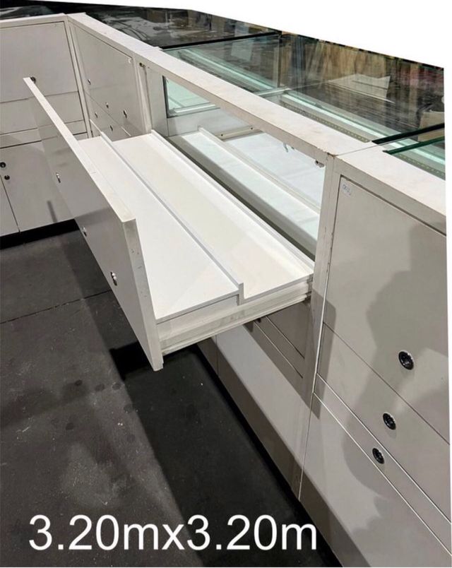 Isleta comercial con cerradura