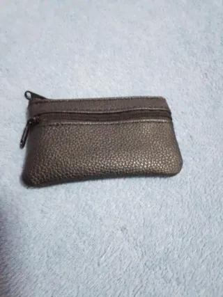 Cartera pequeña de cuero
