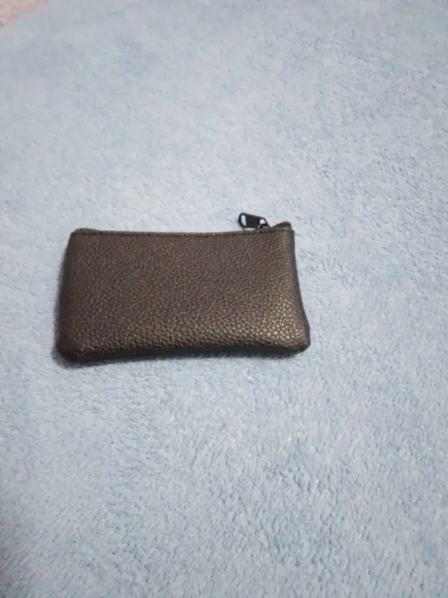 Cartera pequeña de cuero