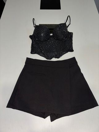 Conjunto Top Brillante y Falda Negra