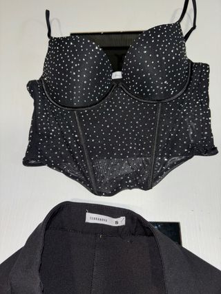 Conjunto Top Brillante y Falda Negra