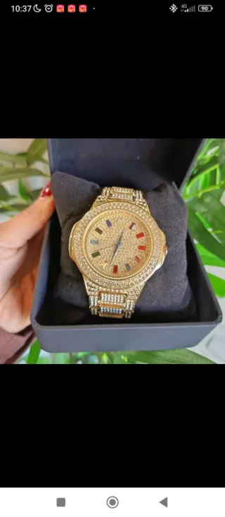 Reloj de hombre dorado numca usado se puede ver