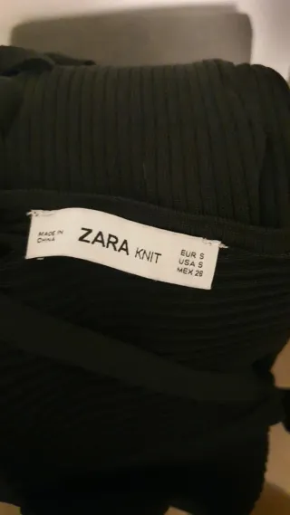 Top punto negro con tiras cruzadas