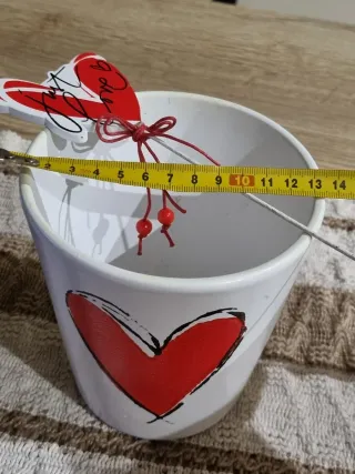 Vaso piccolo decorato con cuore rosso