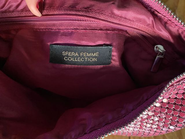 Bolsito rosa metalizado con cadena