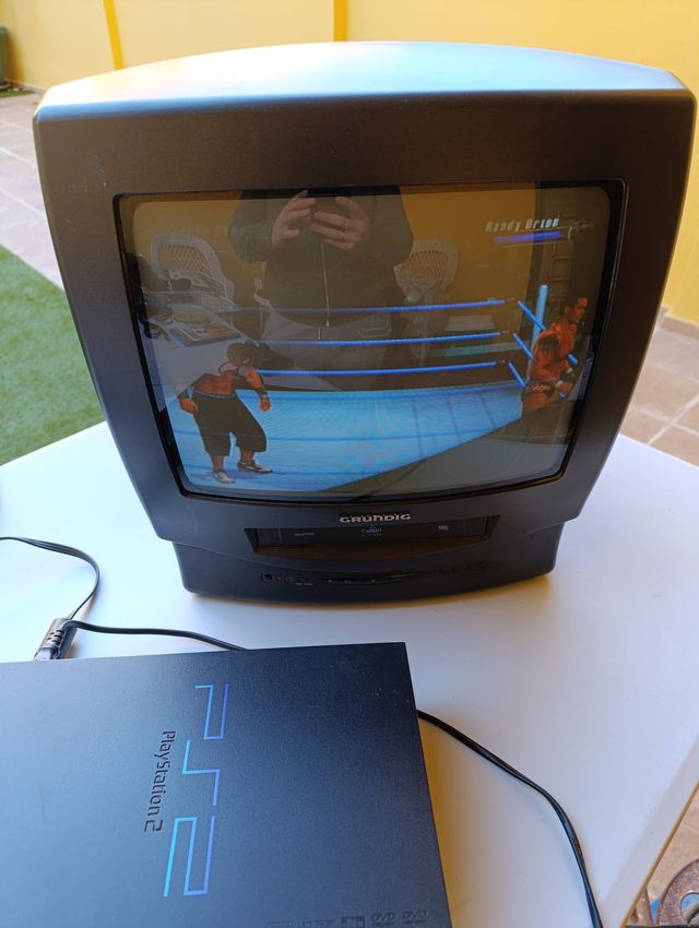 Consola PS2 + Juego Smack Down VS Raw 2008
