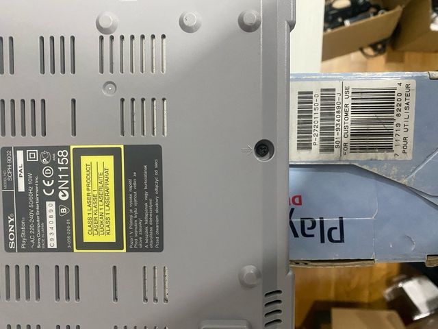 Console Playstation 1 grigia con controller